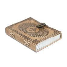 Carregar imagem no visualizador da galeria, Livro Artesanal Celta em Couro Vegetal