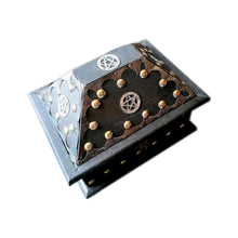 Carregar imagem no visualizador da galeria, Caixa de Época Artesanal em Madeira - Salem