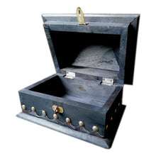 Carregar imagem no visualizador da galeria, Caixa de Época Artesanal em Madeira - Salem