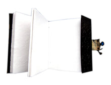 Carregar imagem no visualizador da galeria, Livro das Sombras em Couro, Preto com Pentagrama e Ferragens de Latão