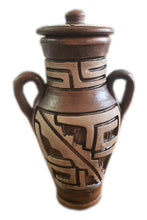 Carregar imagem no visualizador da galeria, Quartinha Com Asa Barro Marajoara 18cm
