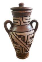 Carregar imagem no visualizador da galeria, Quartinha Com Asa Barro Marajoara 22cm
