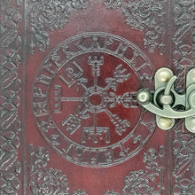 Carregar imagem no visualizador da galeria, Note Book Nórdico Aasatru em Couro, com Ferragens de Latão
